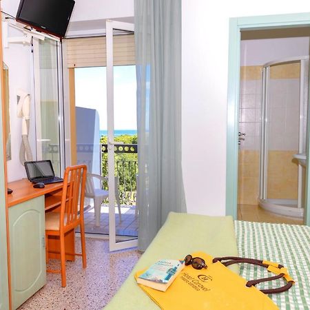 Hotel Caravel B&B ミザーノ・アドリアーティコ エクステリア 写真
