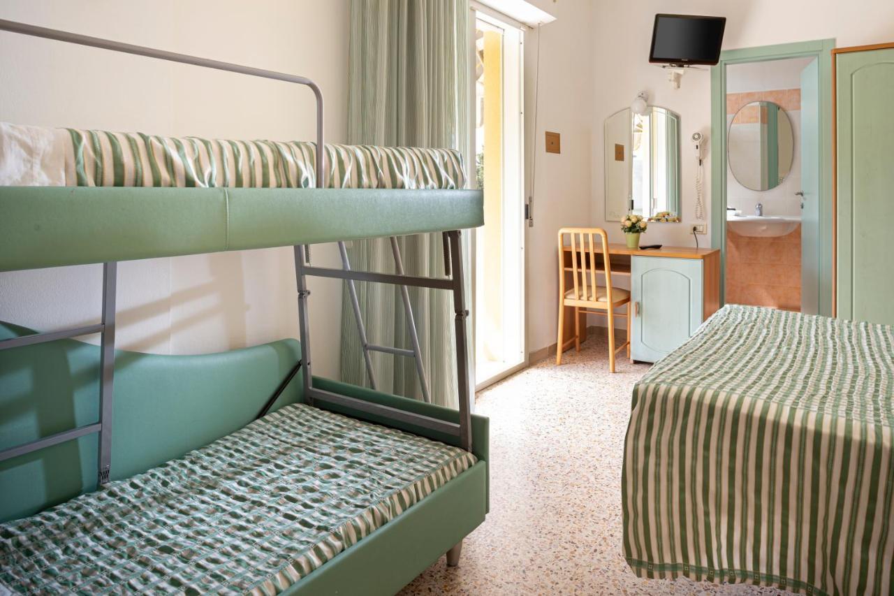 Hotel Caravel B&B ミザーノ・アドリアーティコ エクステリア 写真