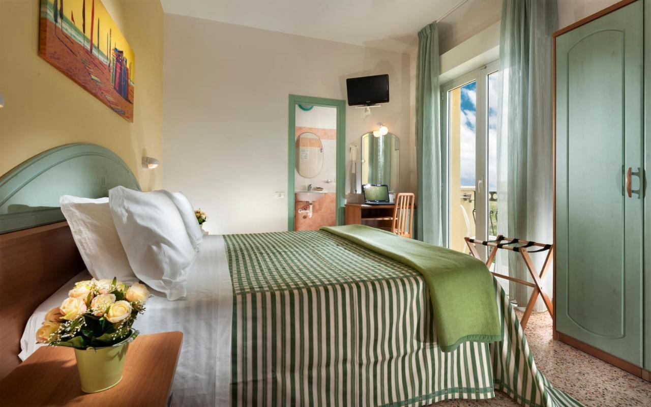 Hotel Caravel B&B ミザーノ・アドリアーティコ エクステリア 写真