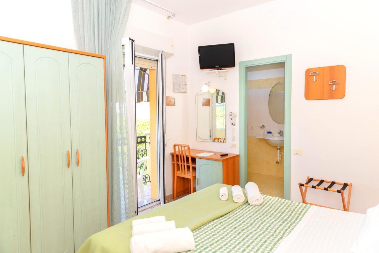 Hotel Caravel B&B ミザーノ・アドリアーティコ エクステリア 写真